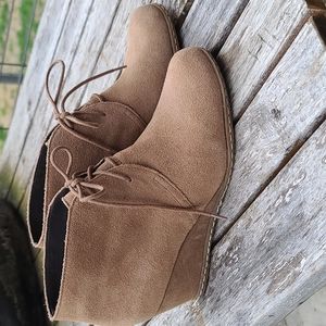 Fraco Sarto Suede wedges booties